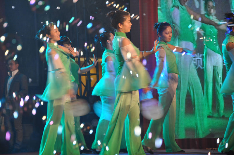 舞蹈:荷塘月色-+红缨教育_做中国幼儿园连锁经