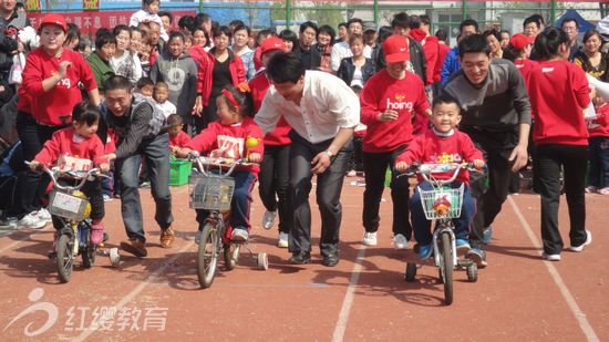 蓝天幼儿园第四届大型春季亲子运动会召开