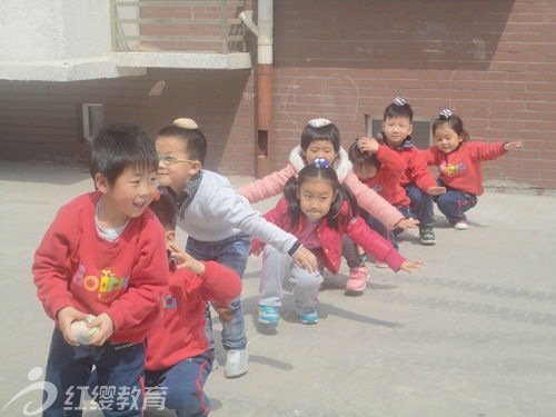 河北廊坊红缨小神龙幼儿园“进社区 送爱心”活动
