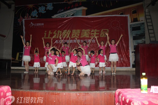 精彩的师幼表演《红缨之歌》