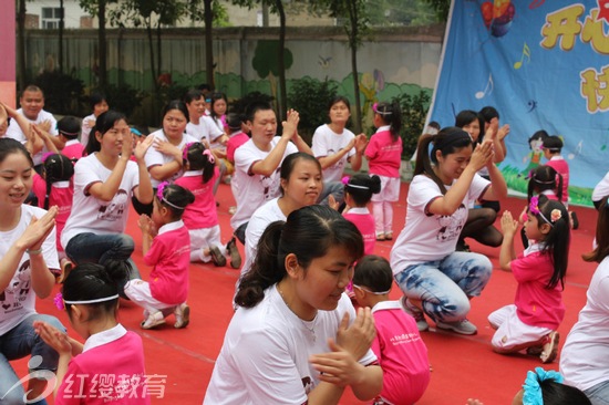 江西萍乡红缨新世纪开心幼儿园举办“六一”主题活动