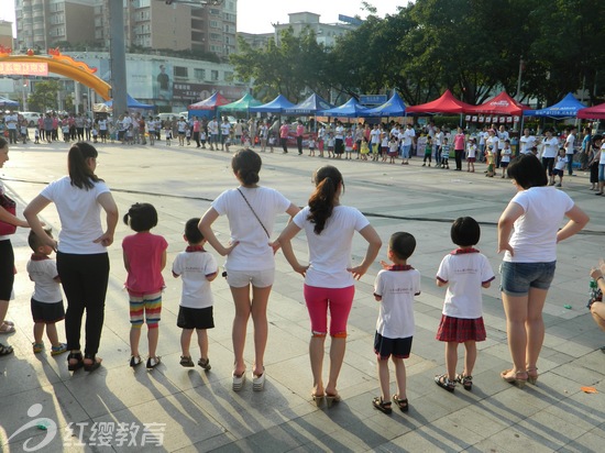 \广东揭阳红缨德才双语幼儿园举办“六一”亲子游艺活动