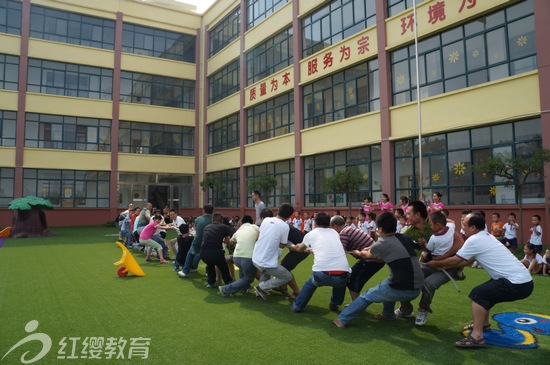 陕西华县红缨苗苗幼儿园举办“我爱你爸爸”父亲节活动