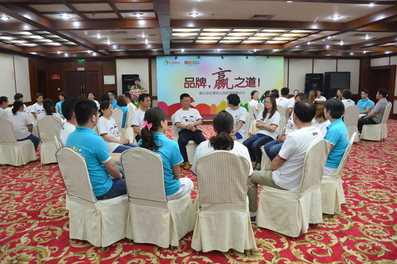 静心围坐，感受团队凝聚力