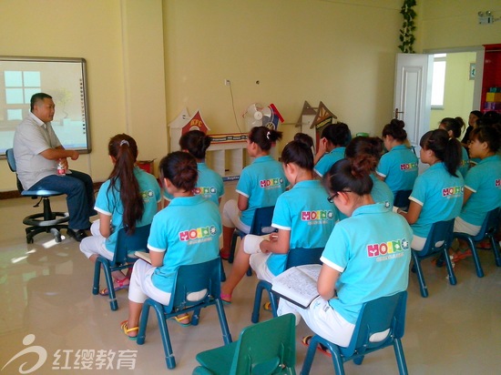 辽宁营口红缨鸿程书香苑幼儿园组织教师集中学习教研