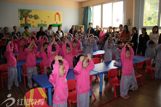 安徽芜湖红缨小星星幼儿园举办迎国庆亲子活