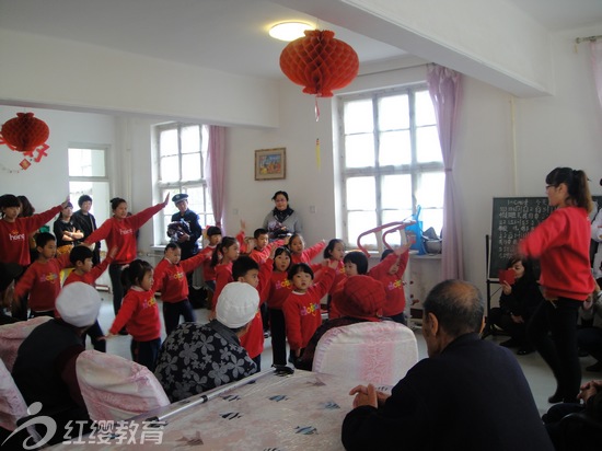 内蒙古包头红缨小精灵幼儿园举办“尊老、爱老”重阳节主题活动