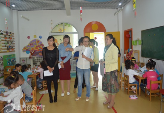江苏盐城红缨金水湾幼儿园开展班级环境创设评比