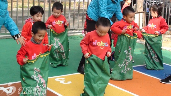辽宁营口红缨鸿程书香苑幼儿园课间活动丰富多彩