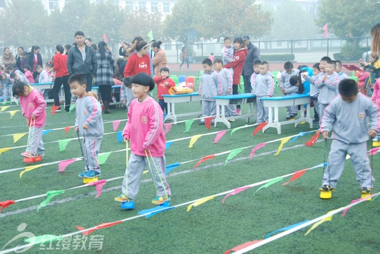 江苏邳州红缨蓝天幼儿园举行冬季趣味亲子运动