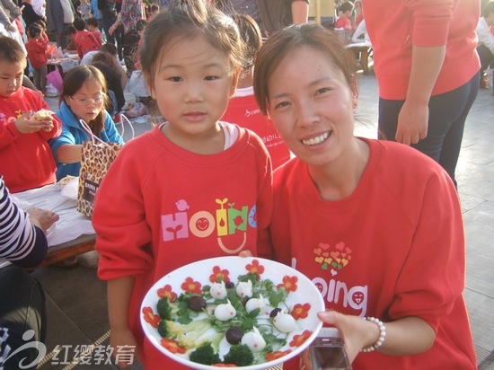 陕西宝鸡红缨爱德华佳苑幼儿园举办美食节活动快乐美食节
