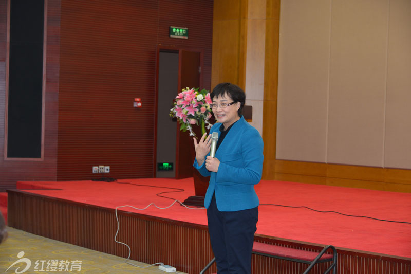 杨瑛老师进行团队打造