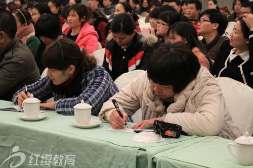 福建晋江青阳红缨幼儿园召开家长见面会_连锁