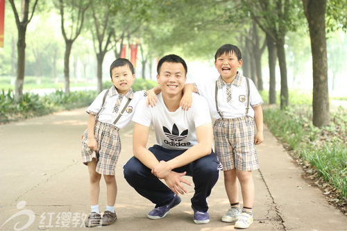 湖北孝感红缨北辰幼儿园组织毕业班幼儿到大学活动