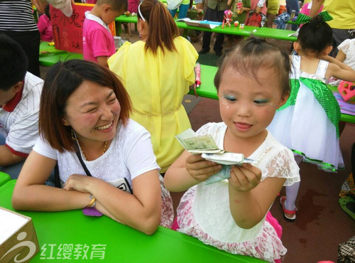 山东德州齐河红缨红太阳幼儿园举办庆六一跳蚤市场活动