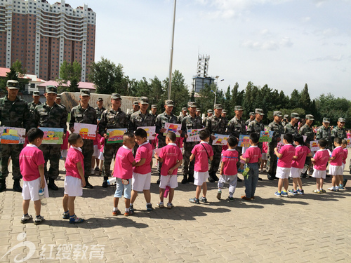 内蒙古呼和浩特红缨快乐天使幼儿园参观军营活动 