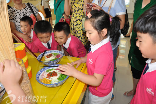 山东烟台红缨幼儿园组织幼儿参观欣和企业_连