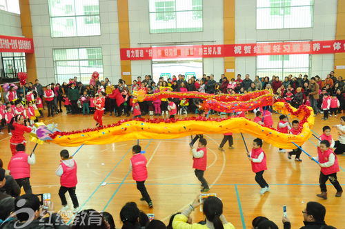 陕西商洛红缨聪明树幼儿园举行家园同乐新年会