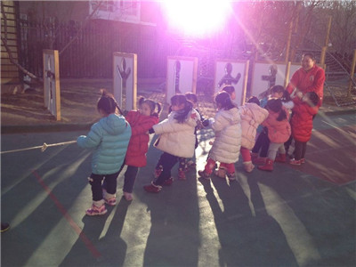 拔河比赛 - 红缨教育_做中国幼儿园连锁经营的