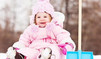 冬季宝宝玩雪如何保暖?喝碗姜汤可驱寒 - 红缨