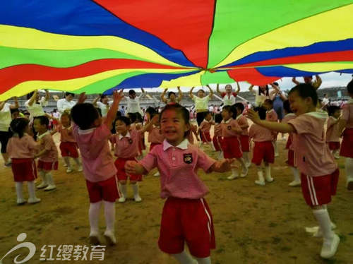 江西赣州红缨六一保育院开展大型亲子体育活动