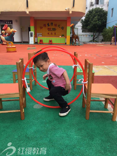 广西钦州灵山红缨蓝湾幼儿园开展幼儿体能测试