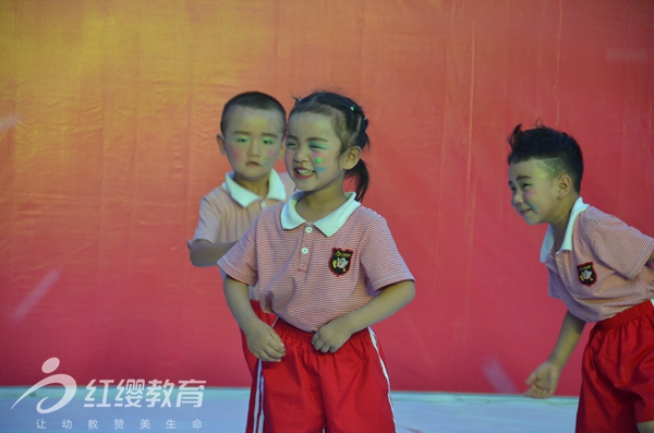 河南邓州红缨超前幼儿园开展阳光体育展示活动