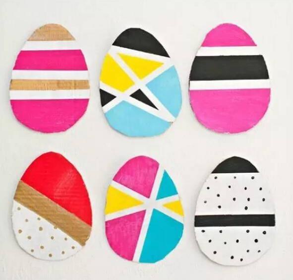 涂上五颜六色的颜料,硬纸板来了个大变身,这么好看的鸡蛋都可以做装饰