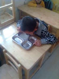 看我们吃的多香