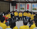抱团围坐 聊感想