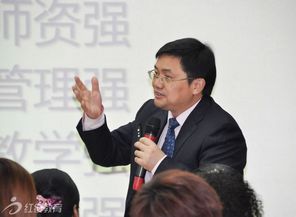 北京红缨教育集团总裁王红兵正在授课