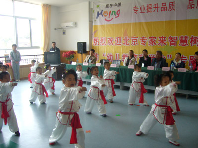 北京红缨专家李久余为山东智慧树幼儿园开家长