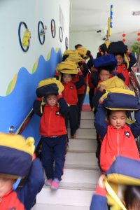 拉萨小精灵艺术幼儿园开展地震应急避险演练