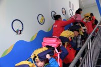 拉萨小精灵艺术幼儿园开展地震应急避险演练