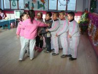 英语童话剧《小蝌蚪找妈妈》
