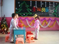 英语通话剧《小熊过生日》