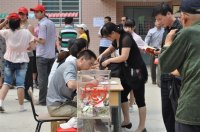 儿童福利院捐款中