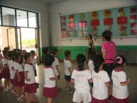 参观小学前厅