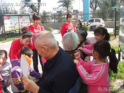韩城市童之梦幼儿园重阳节开展向老年人传递爱