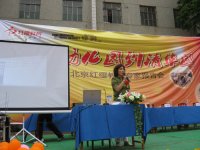 赵春荣老师在家长会上热情洋溢的讲课