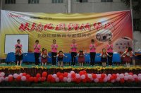 为孩子们的礼仪展示鼓掌