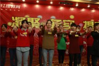 我园老师上台展示课前互动游戏