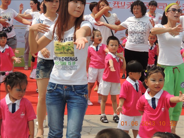 魏县红缨幼稚园六一节目表演 - 红缨教育_做中