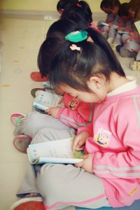 正在认真读hoing帮我早读书
