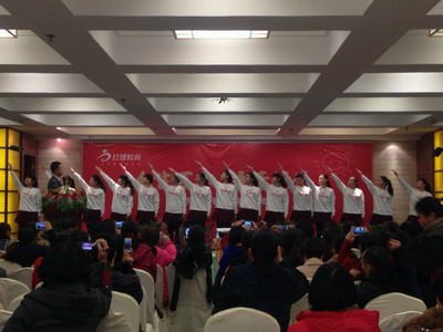 晋江市青阳红缨幼儿园召开北京幼教专家报告会