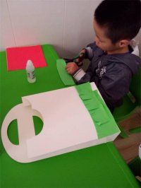 广东河源明珠华庭幼儿园手工课展示